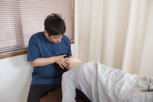 はり灸を提供する様子